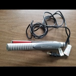 Jilbere de Paris Tourmaline series 1.5" Flat Iron